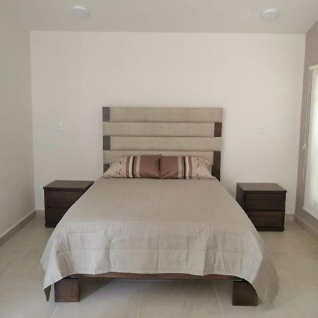 KIA - PESQUERIA - AEROPUERTO MONTERREY a Apartman Kültér fotó